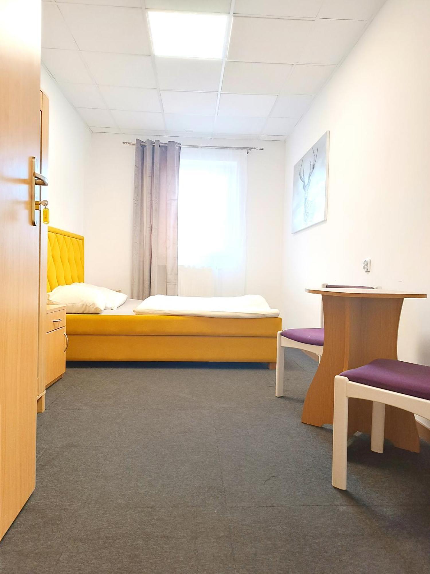 Hostel Krosnienska 12 Zielona Góra Eksteriør billede