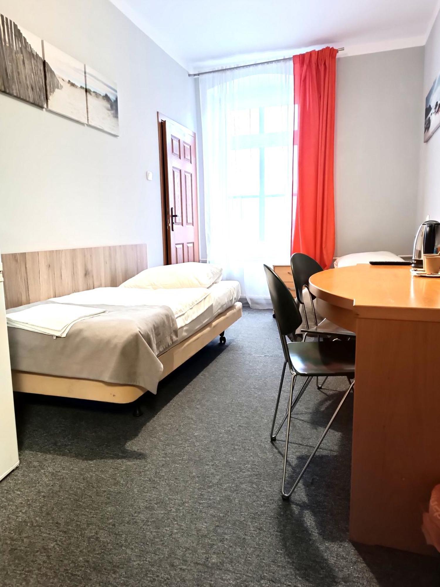 Hostel Krosnienska 12 Zielona Góra Eksteriør billede