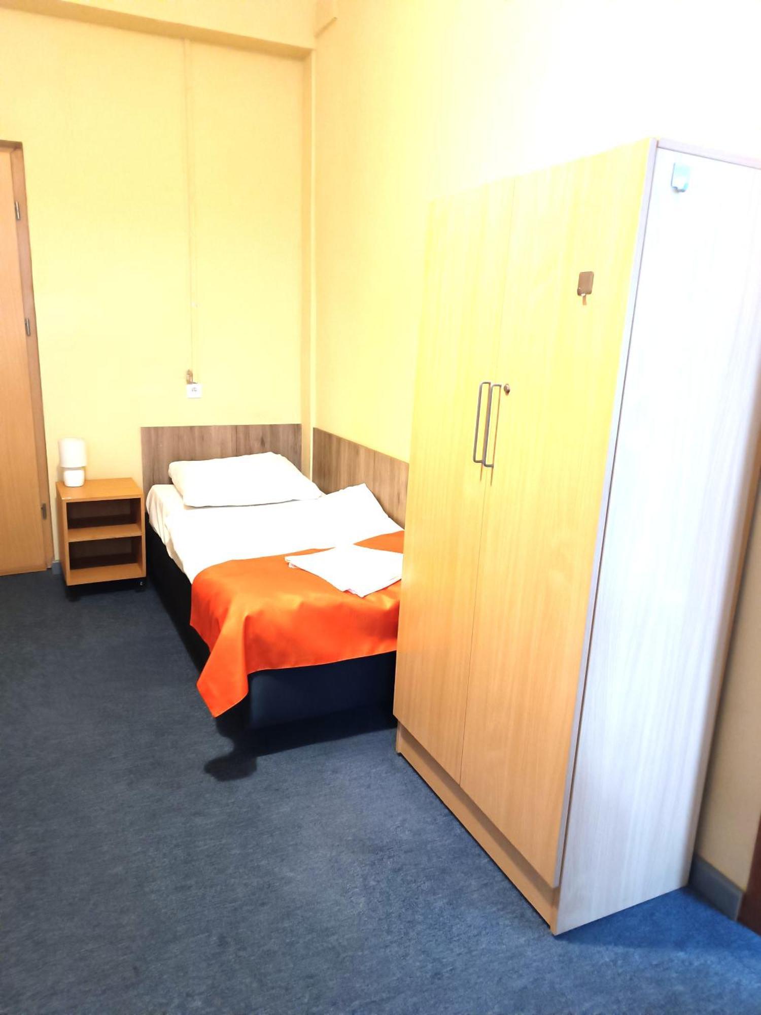 Hostel Krosnienska 12 Zielona Góra Eksteriør billede