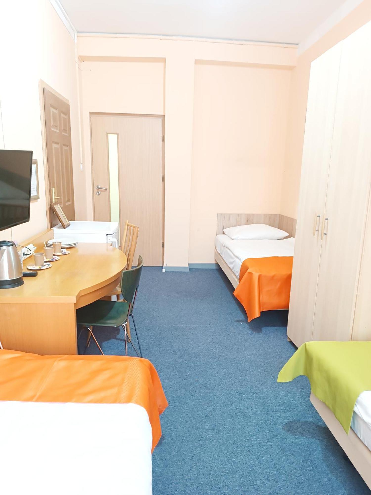 Hostel Krosnienska 12 Zielona Góra Eksteriør billede