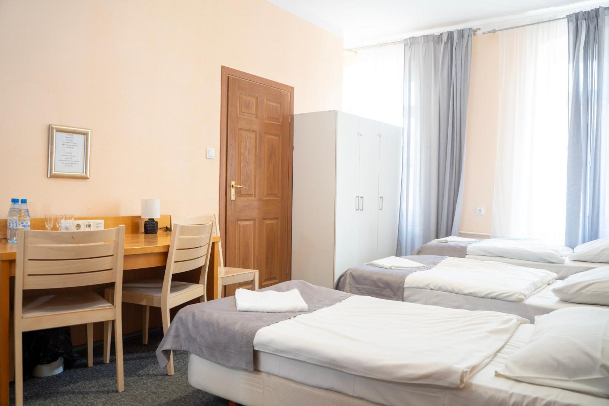 Hostel Krosnienska 12 Zielona Góra Eksteriør billede