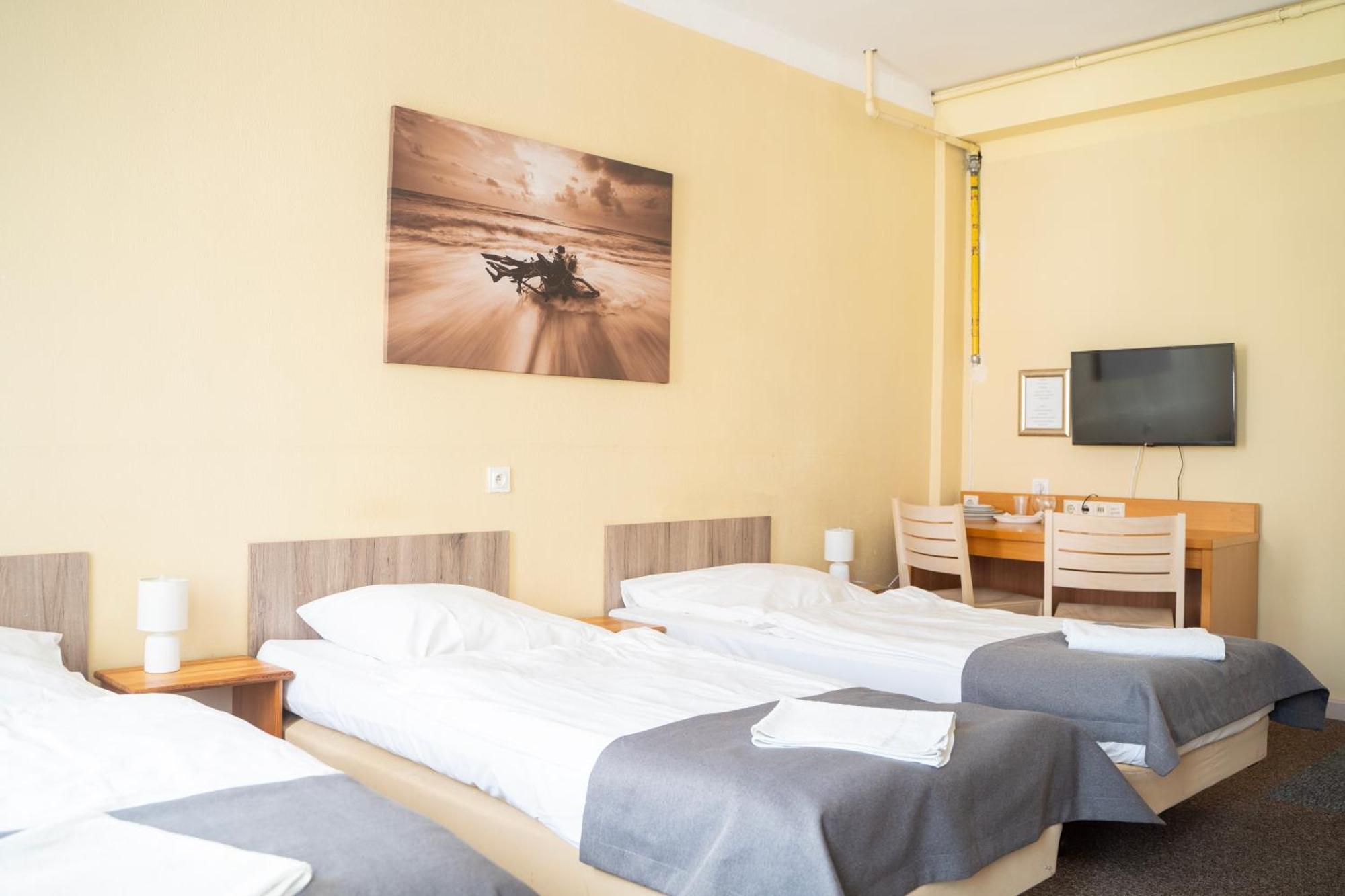 Hostel Krosnienska 12 Zielona Góra Eksteriør billede