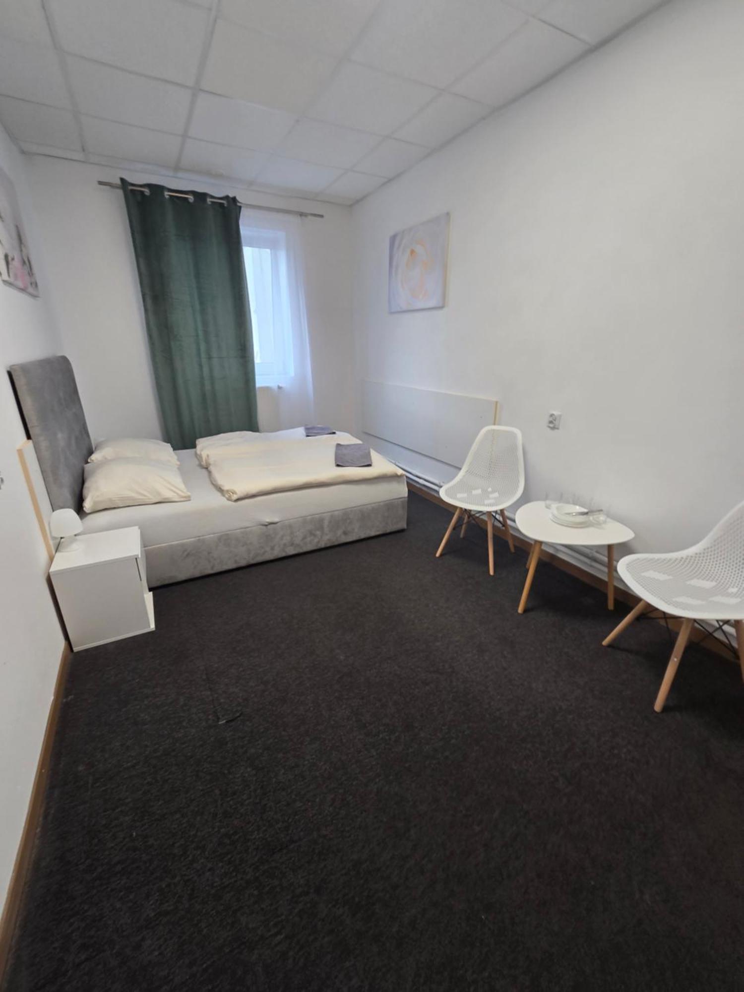 Hostel Krosnienska 12 Zielona Góra Eksteriør billede
