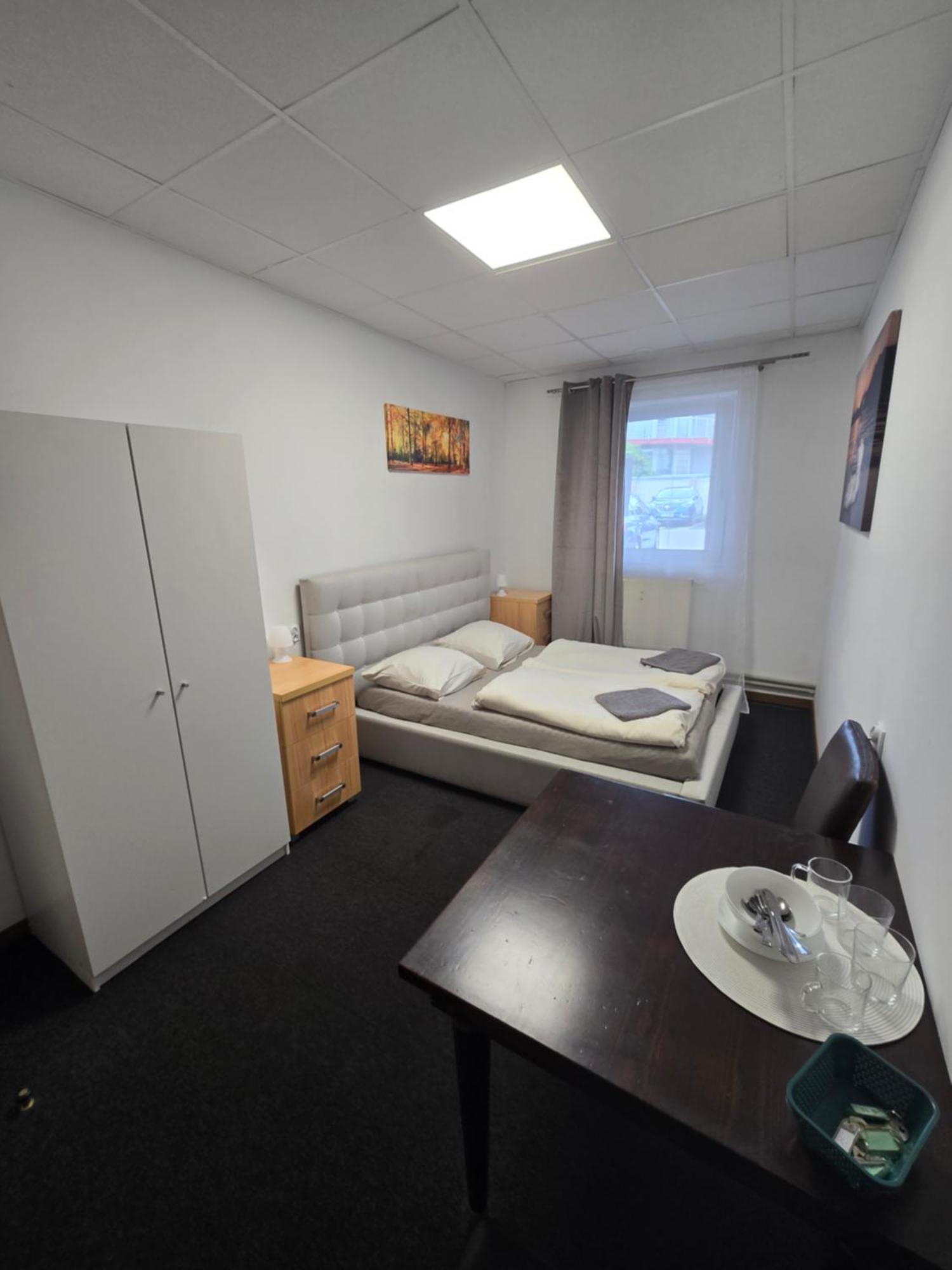 Hostel Krosnienska 12 Zielona Góra Eksteriør billede