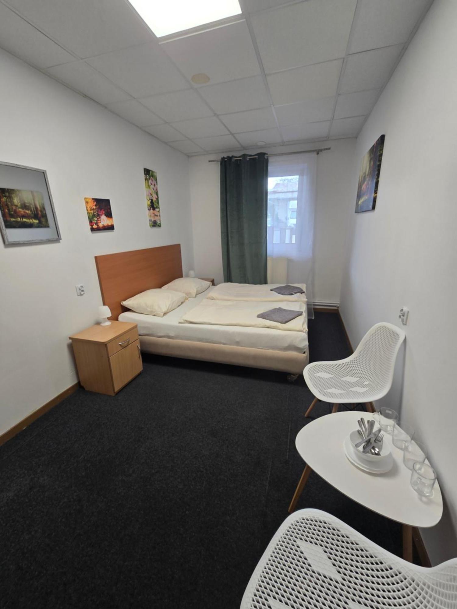 Hostel Krosnienska 12 Zielona Góra Eksteriør billede