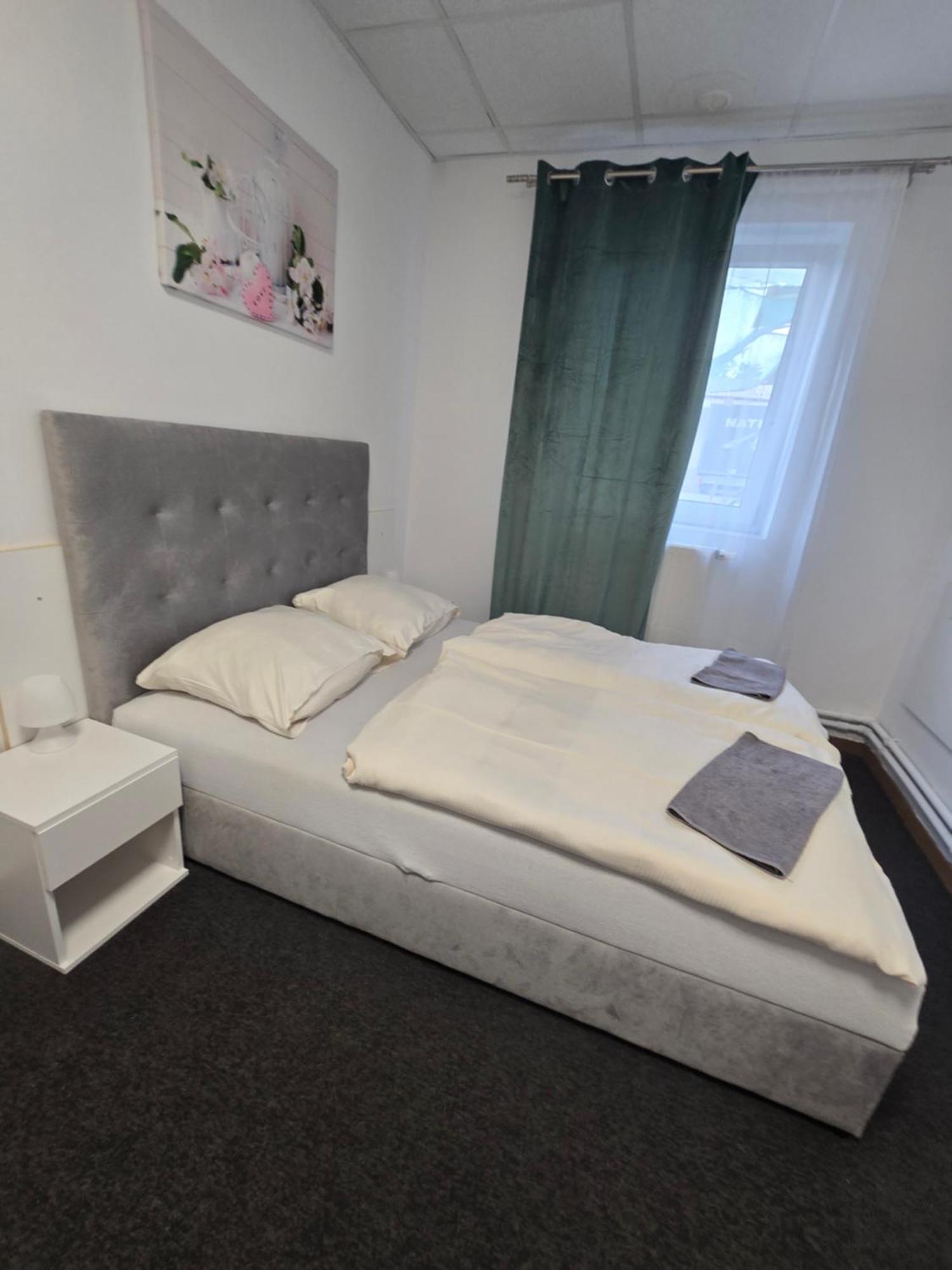 Hostel Krosnienska 12 Zielona Góra Eksteriør billede