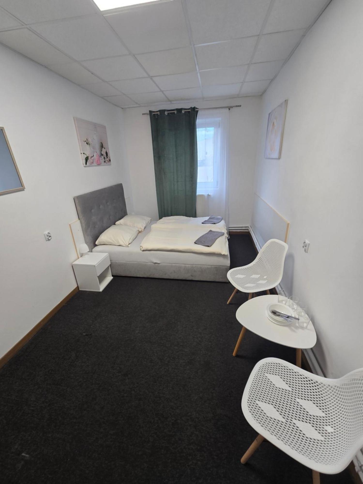 Hostel Krosnienska 12 Zielona Góra Eksteriør billede
