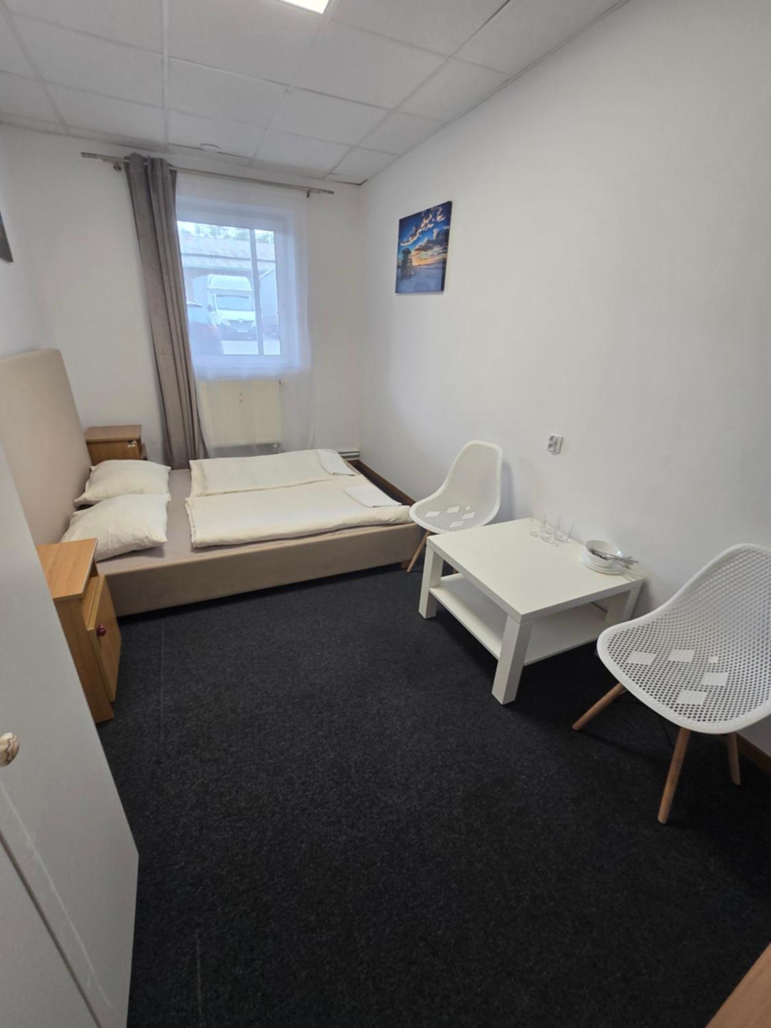 Hostel Krosnienska 12 Zielona Góra Eksteriør billede